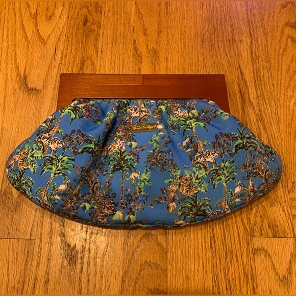 Lilly Pulitzer vintage GWP Bermuda Clutch Blue Thistle Tiger Queen Wooden Handle - Picture 1 of 5